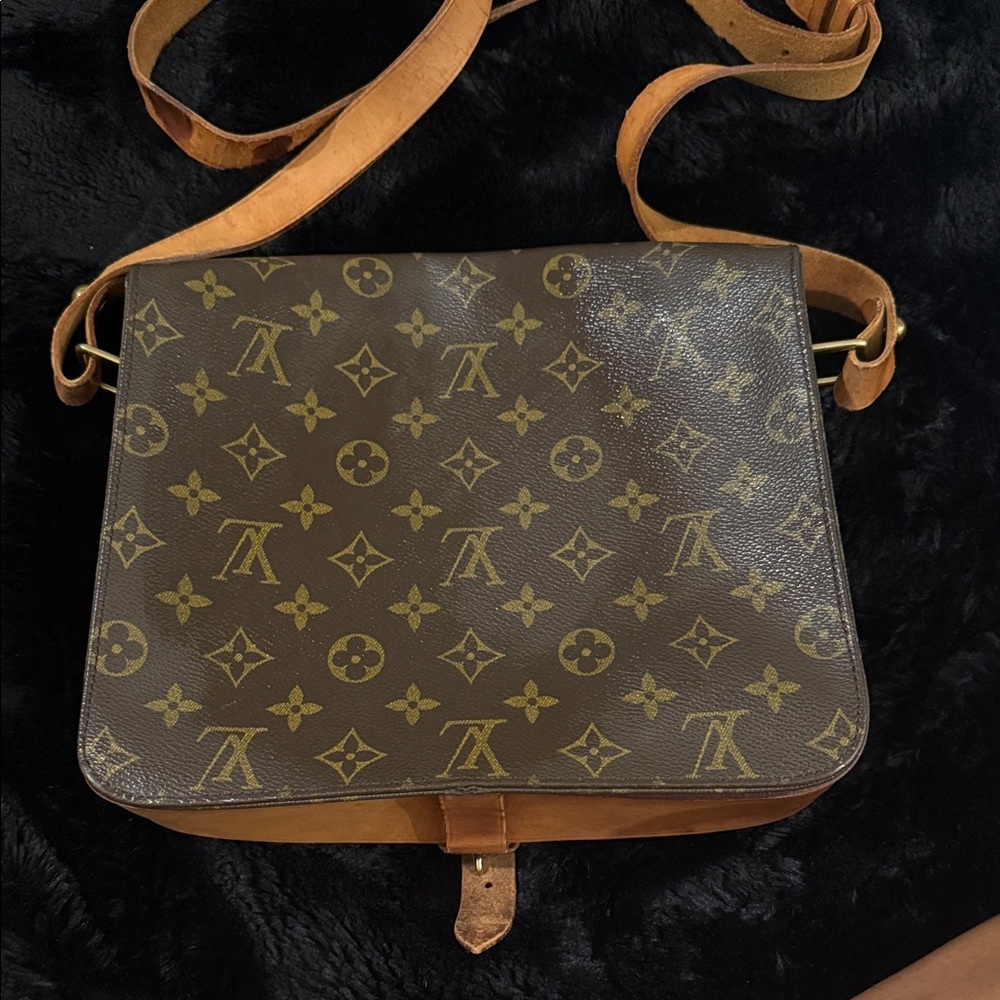 Louis Vuitton Classic Monogram Crossbody Bag - Picture 2 of 10